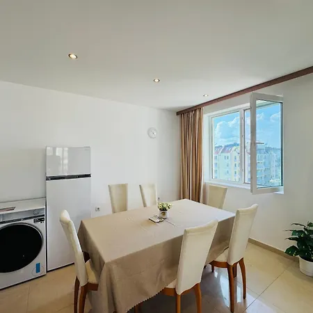Sunny House 404 Two Bedroom Apartment
