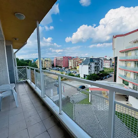 Sunny House 404 Two Bedroom Apartment *